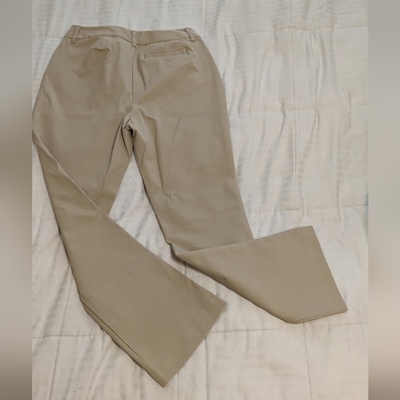 ST. John's Bay petite Bi-stretch pant, classic fit, boot cup size 10 petite - Picture 2 of 6